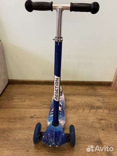 Самокат трехколесный
