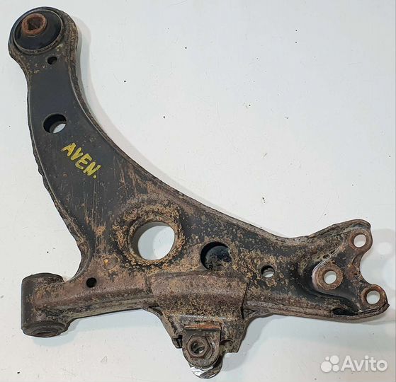 Рычаг передний правый Toyota Avensis T220