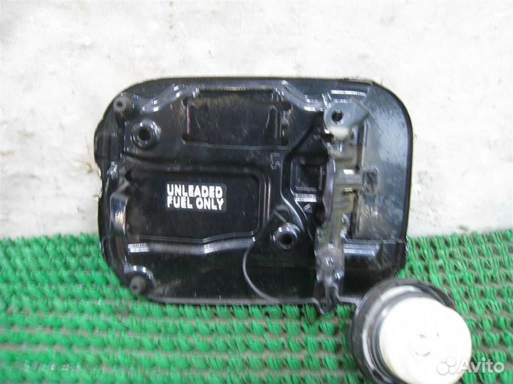 Лючок топливного бака Toyota Avensis T27 2011