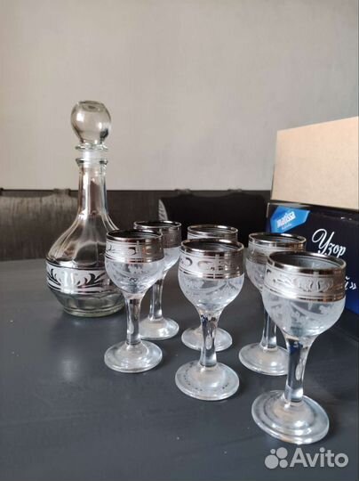 Графин с рюмками