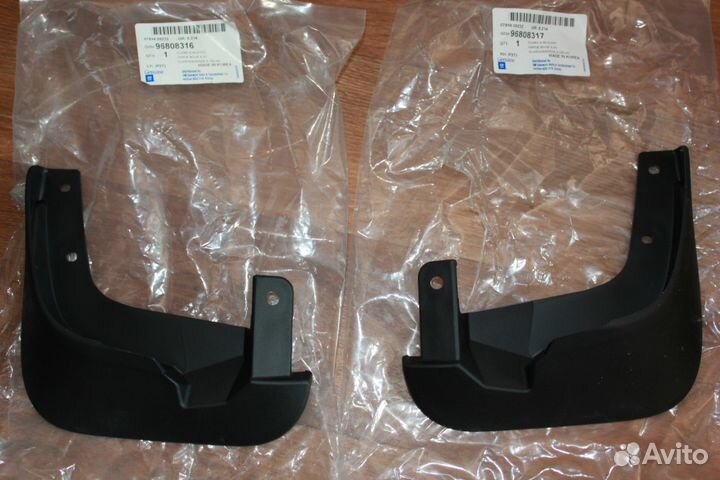 Брызговик передний Chevrolet Aveo T250 T255