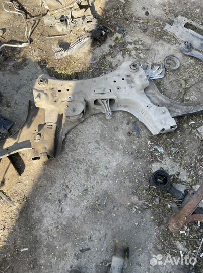 Подрамник перед renault fluence 1.6