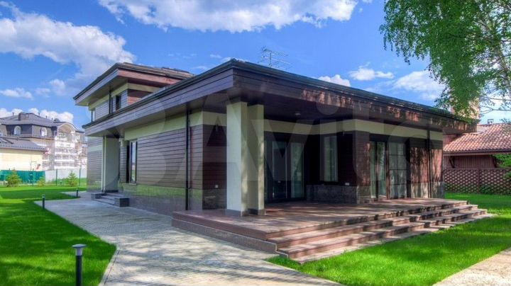 Дом 700 м² на участке 70 сот.