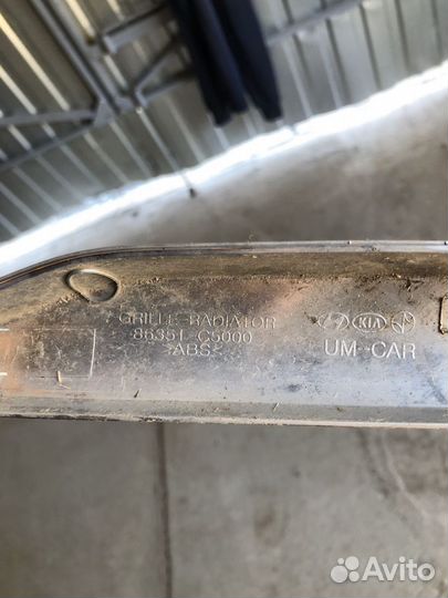 Хром решетки радиатора передний Kia Sorento Prime