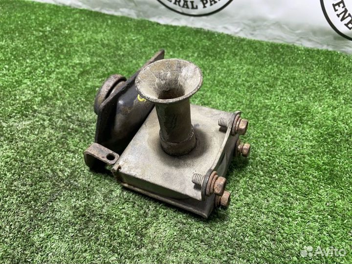 Крепление запасного колеса Toyota Hilux Surf