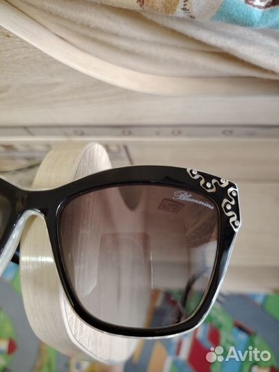 Солнцезащитные очки Blumarine со стразами