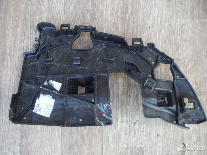 Кронштейн заднего бампера левый Mercedes E238