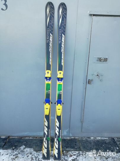 Горные лыжи. Шлем