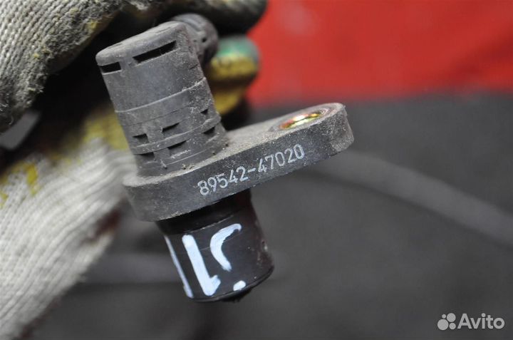 Датчик ABS передний правый toyota prius NHW20