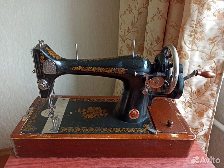 Швейная машинка ручная 