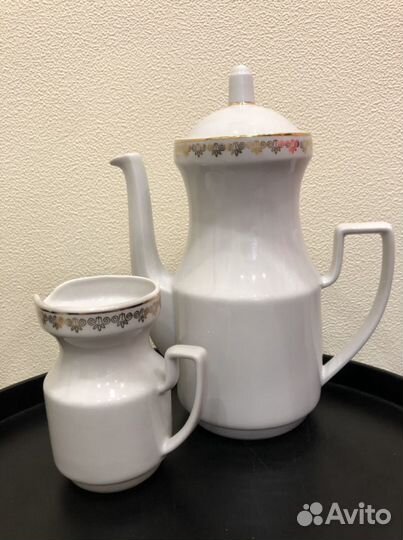 Чайник и молочник