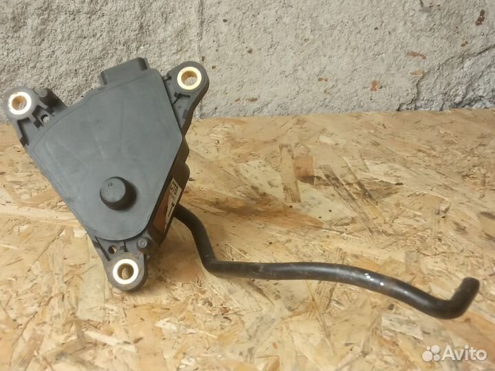 Педаль газа Nissan Qashqai 2011г 2,0МКПП