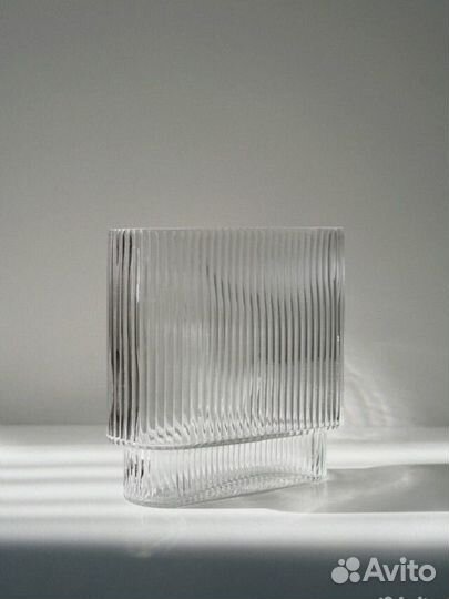 Ваза для цветов рифленого стекла