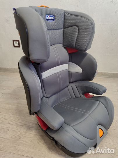 Автомобильное кресло Chicco isofix