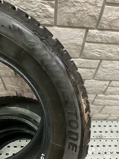 Bridgestone Blizzak Spike-01 235/60 R16