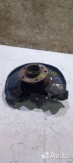 Кулак задний левый бмв