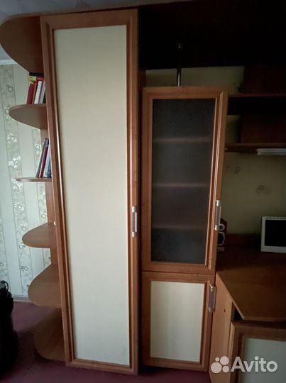 Компьютерный стол со шкафом