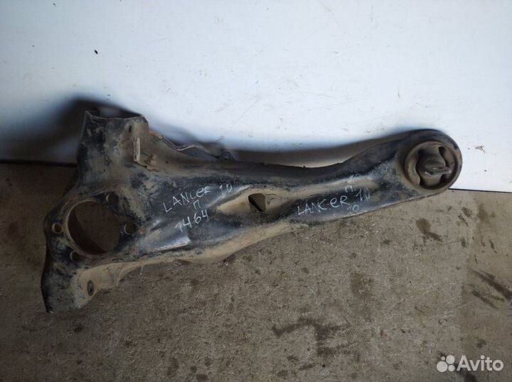 Рычаг продольный задний правый Mitsubishi Lancer