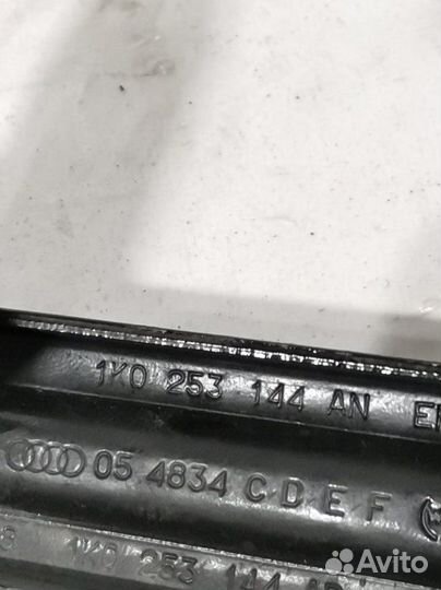 Крепление глушителя Volkswagen Touran 1T2