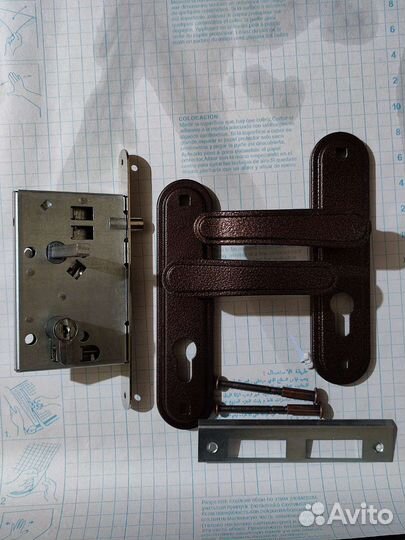 Замок дверной