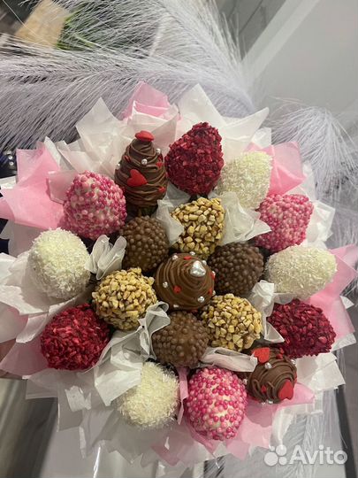 Съедобный букет из клубники