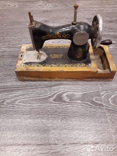Ретро мини швейная машина члшз