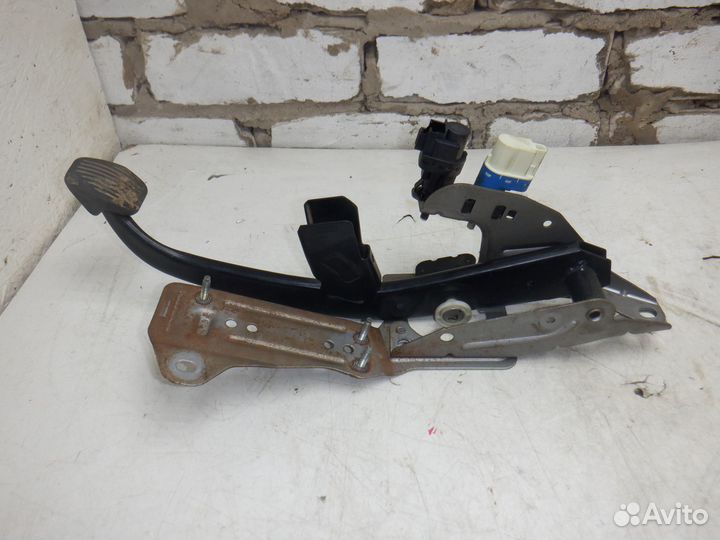 Педаль тормоза Focus 2 дорест