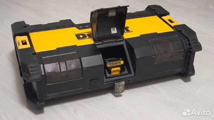 Радиоприемник DeWalt dwst1-75659