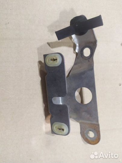 Кронштейн Nissan Almera G15 K4M 2013