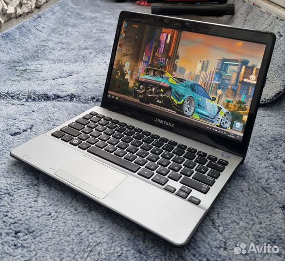 Компактный ноутбук Samsung /HDD500/4озу