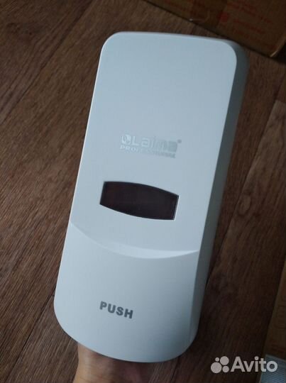 Диспенсер для жидкого мыла Laima