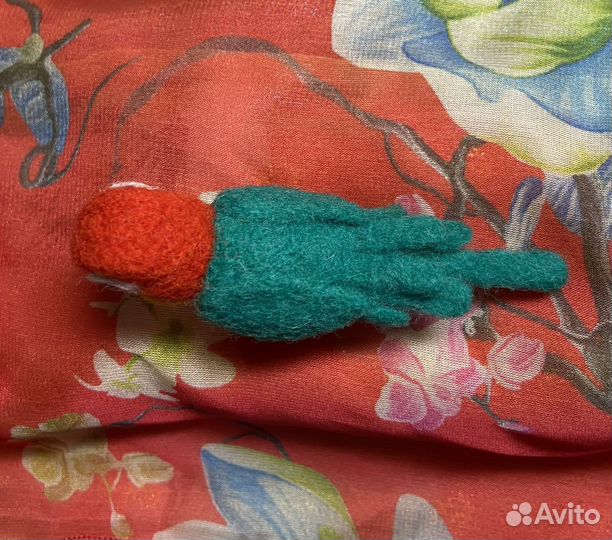 Попугай неразлучник игрушка брелок на елку