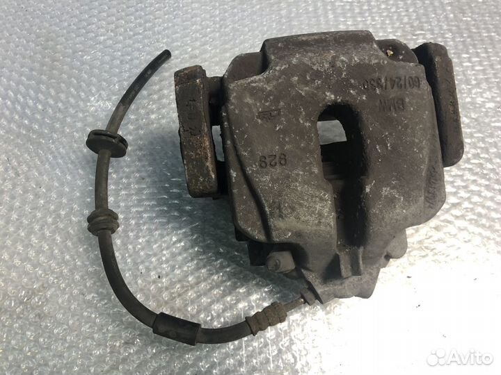 Суппорт передний правый BMW 520d F10 N47N