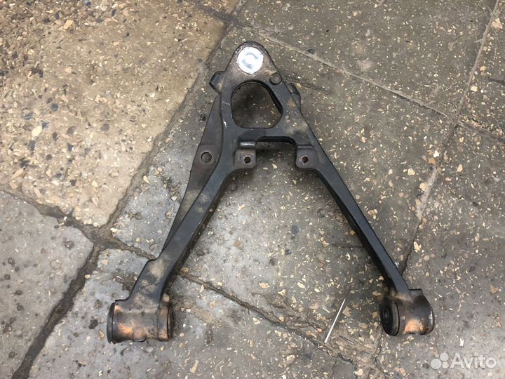 Рычаг передний нижний левый Chevrolet Tahoe III
