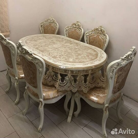 Кухонный стол и стулья