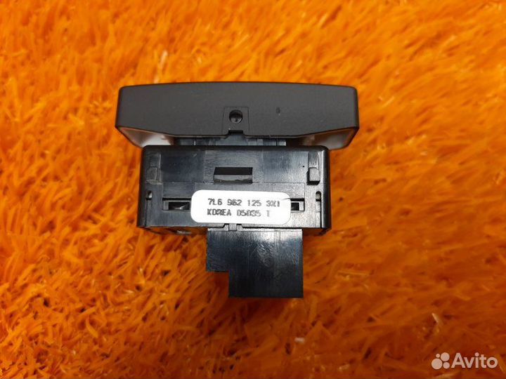 Кнопка центрального замка задняя левая Volkswagen