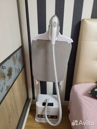 Отпариватель для одежды вертикальный