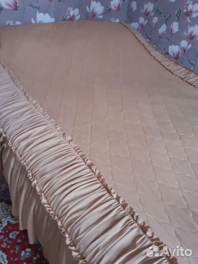 Покрывало на кровать бу.цена 500