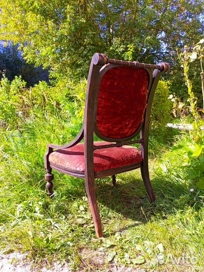 Старинное антикварное кресло