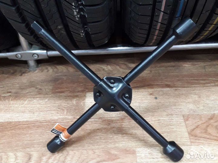 Ключ баллонный 