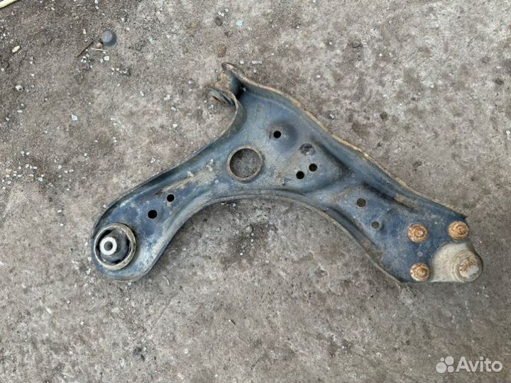 Рычаг передний левый Volkswagen Polo седан