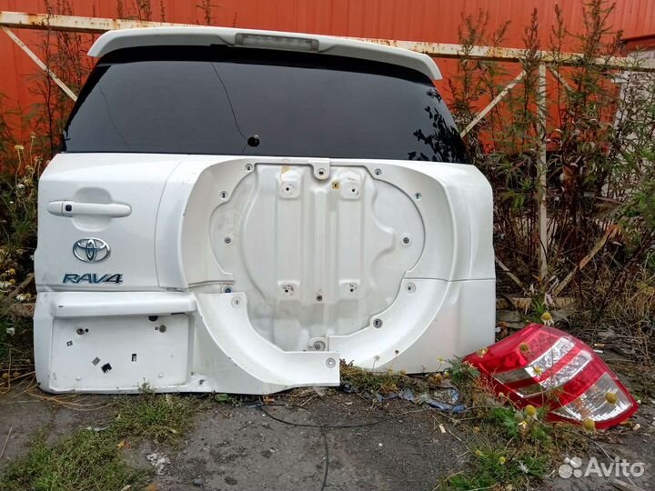 Задняя дверь на рав4