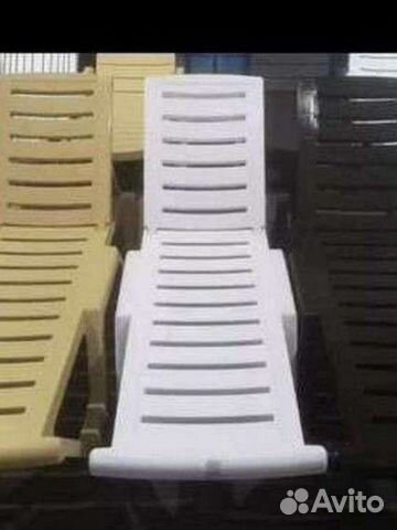 Шезлонг пластиковый пляжный