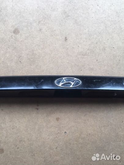 Накладка крышки багажника Huyndai Accent
