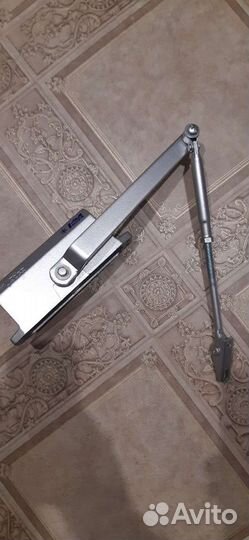 Доводчик двери