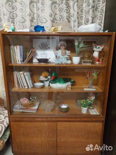 Книжный шкаф