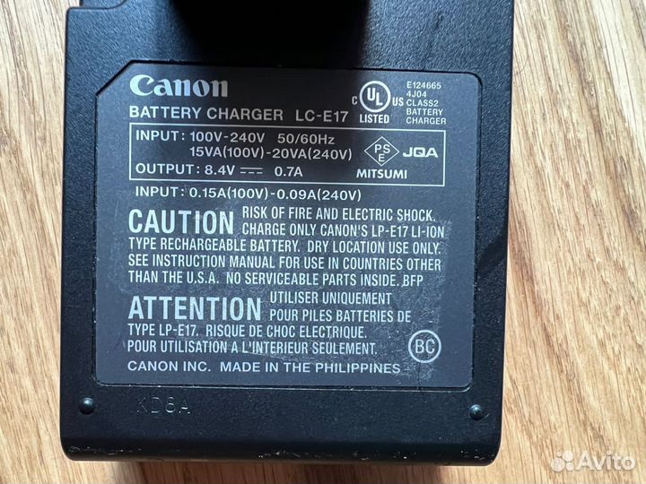 Зеркальный фотоаппарат новый Canon EOS 77D