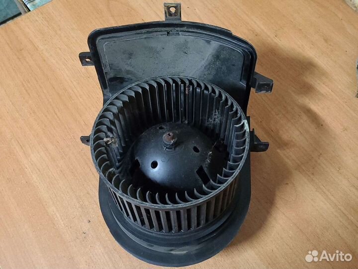 Моторчик печки VW Golf 3