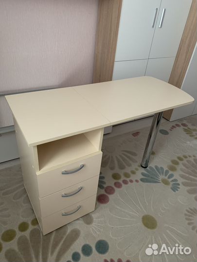 Складной стол для маникюра