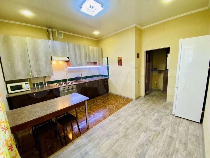 2-к. квартира, 64 м², 3/3 эт.